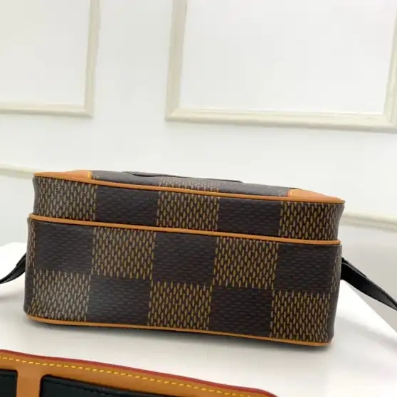 Fake Louis Bags VUITTON AMAZONE LOUIS MESSENGER NANO 0501